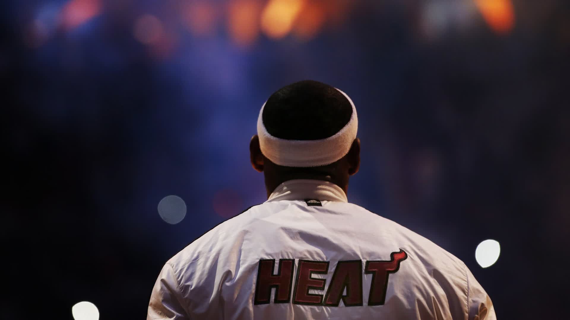 电竞之王跨界征服NBA?Doinb篮网比赛中爆冷问鼎冠军,全网炸锅!
